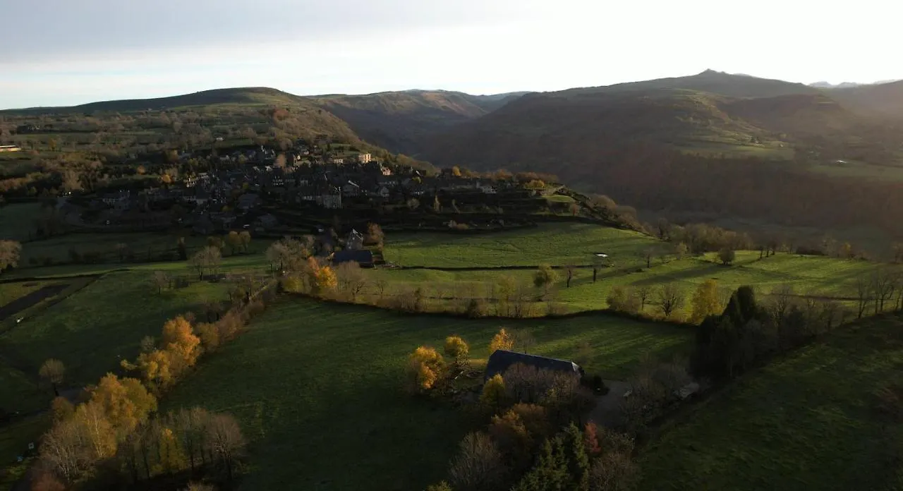 Maison D'Hotes La Grange Salers Bed & Breakfast