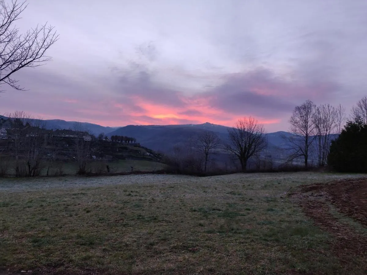 Maison D'Hotes La Grange Salers Bed & Breakfast